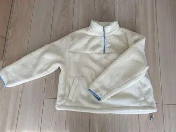 리바이스 화이트 보아 하프 지퍼 트레이닝복 M 사이즈 복슬복슬