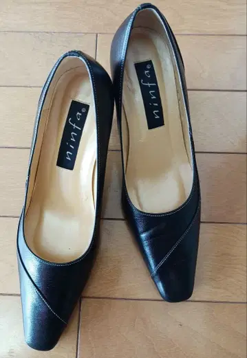 닌파 블랙 스틸레토 펌프스 미들힐