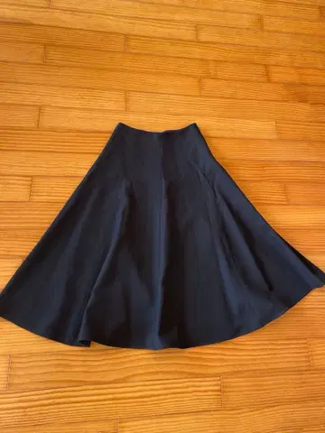 블랙 플레어 스커트 안감 부착