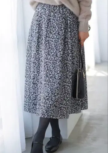 자유구 플라워 페탈 프린트 스커트