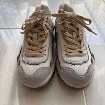 Theory 화이트/베이지 스니커즈