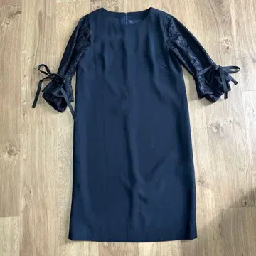 블랙 레이스 긴팔 무릎 기장 원피스