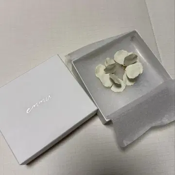 EMMA white flower earcuff 브라이덜 액세서리