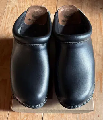 트로엔토프 TROENTORP 블랙 가죽 클로그 샌들 39