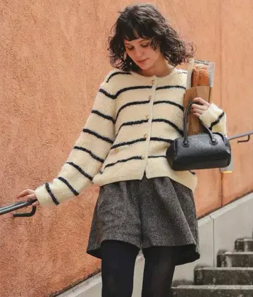 푸티 루프 골드 단추 니트 가디건 보더