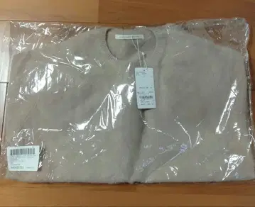 [ 새상품 ] LUCA 루카 라쿤 크루넥 니트 베이지