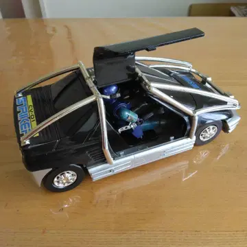 블루 스왓, 프라델라 스트라이커