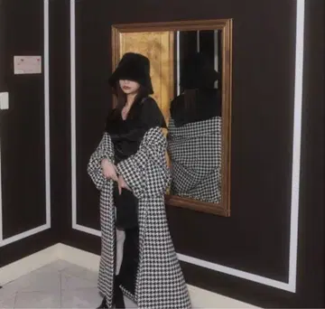 melt the lady 핸드 투스 롱 가운 블랙 x 화이트