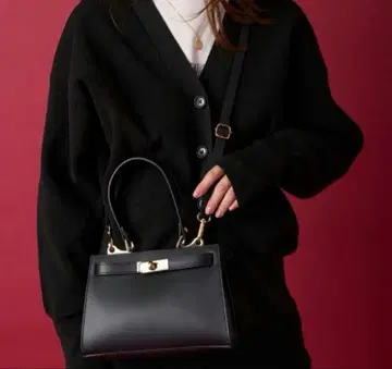 오우렌티 블랙 숄더백 핸들 포함