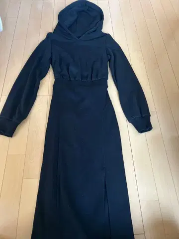 리젝시 등 트임 슬릿 원피스