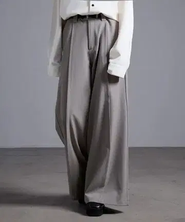 loose 드레이프 슈퍼 와이드 턱 플레어 팬츠 S 그레이쉬 베이지