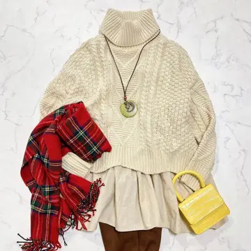 스코트 클럽 아란 니트 절개 페플럼