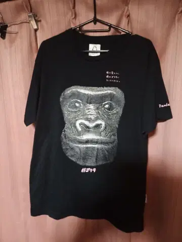 Panda 팬더의 구멍 고릴라 T셔츠 블랙