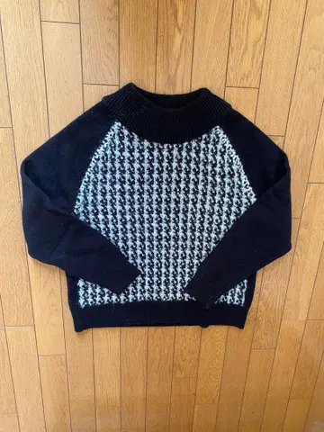 긴팔 니트 38 사이즈 블랙 화이트