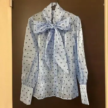 블루 도트 리본 포함 블라우스
