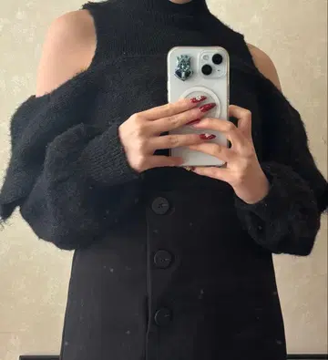 오프숄더 블랙 니트 스웨터