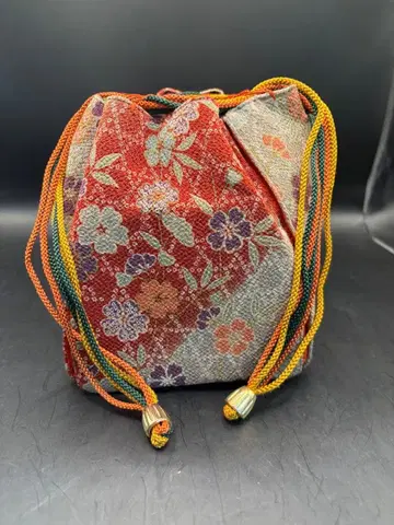 일본 의류용 백 빨간색과 꽃무늬