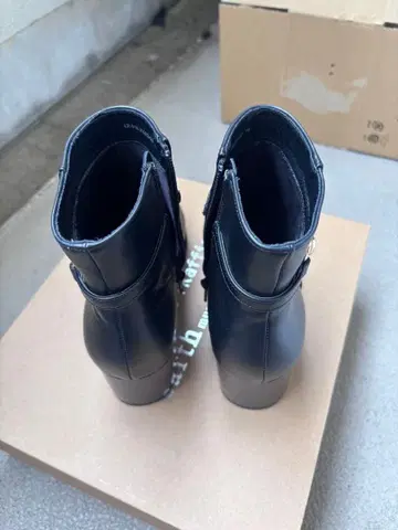 오리엔탈 트래픽 블랙 부츠 합성 피혁 중간 힐