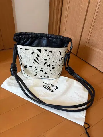 GRACE CONTINENTAL 숄더백 블랙