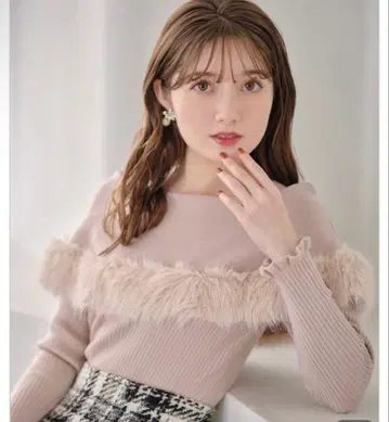 토코 클로젯 퍼 포함 케이프 라이크 소매 프릴 리브 니트 풀오버