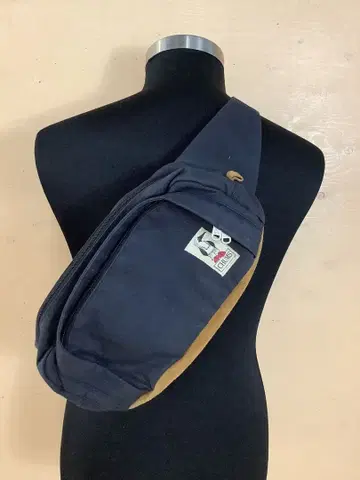 12.19 A403P CHUMS 바디백 네이비 남성용