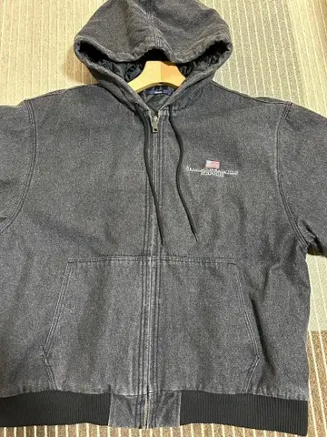 후드 부착 다크 그레이 자켓