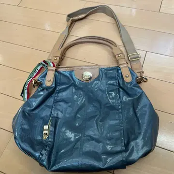 블루 합성 피혁 숄더백