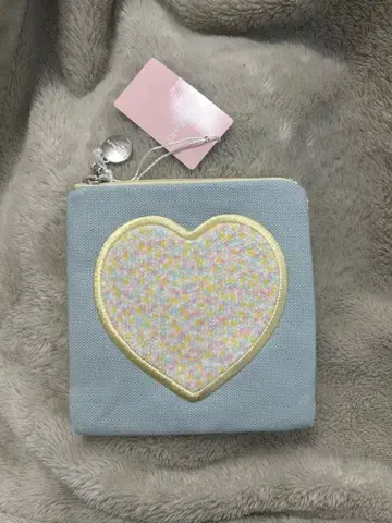 LOVERARY 하트형 파우치 아플리케 파우치