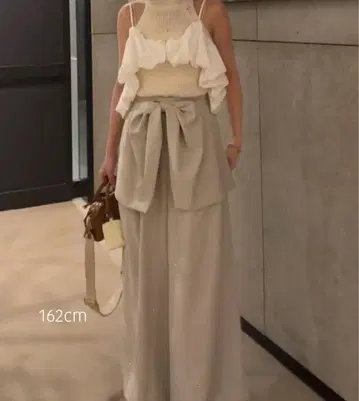 리본 포함 베이지 와이드 팬츠