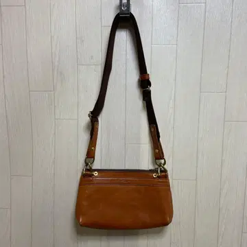 Butler Verner Sails 미니 숄더백 도치기 가죽 소가죽