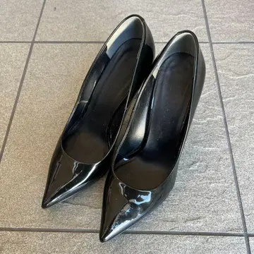 다이애나 펌프스 9cm 힐 에나멜 블랙