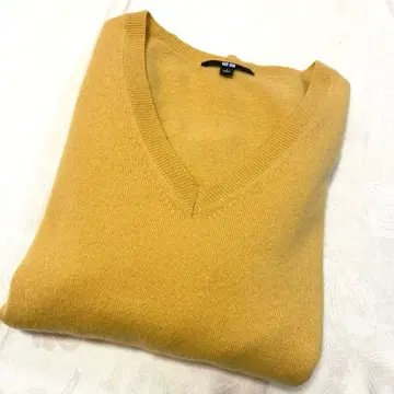 유니클로 캐시미어 100% V넥 스웨터 머스타드색 L