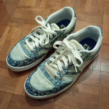 VANS 페이즐리 무늬 스니커즈