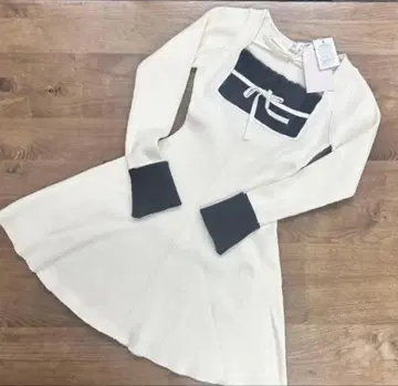 새상품 Darich 다리치 리본 퍼 플레어 니트 미니 원피스