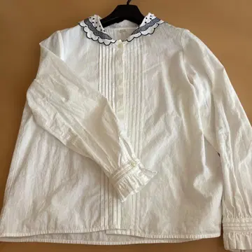 PAR ICI 화이트 스캘럽 칼라 셔츠