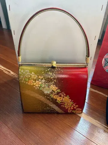 일본 의류용 백 빨간색 금색 꽃무늬