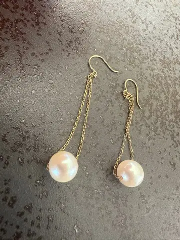 진주와 K10 골드 체인 귀걸이