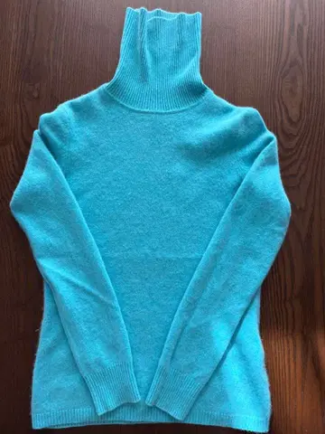 [캐시미어 100%] 스카이블루 터틀넥 스웨터 M 사이즈