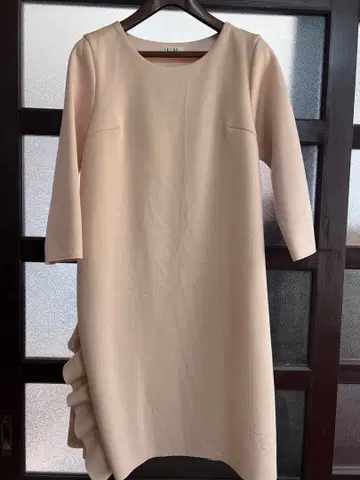 [ IKUKO ] 핑크 베이지 프릴 7부 소매 원피스