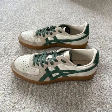 화이트/그린 레트로 스니커즈
