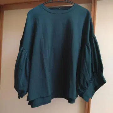 비어즐리 다크 그린 벌룬 슬리브 T셔츠 택 포함 미사용