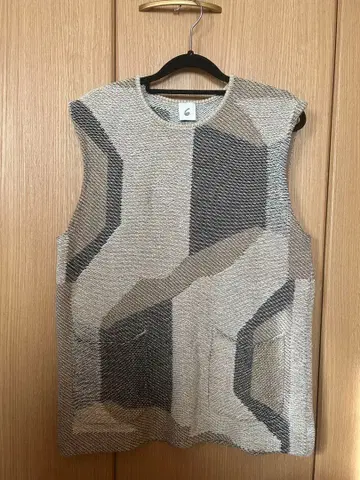 6(ROKU) DRAWING KNIT VEST