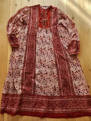 Freada 꽃무늬 롱 슬리브 원피스