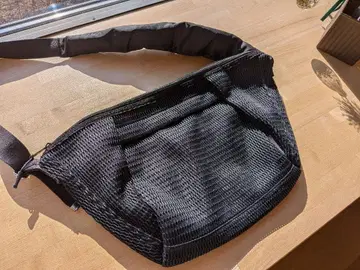 EDITA 메쉬 블랙 바디백