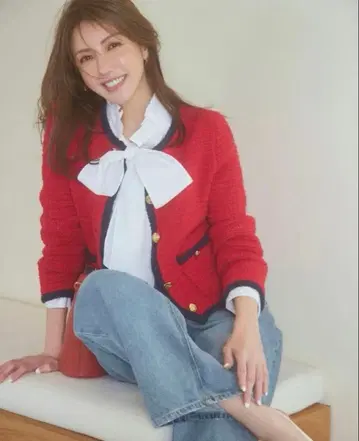 JUSGLITTY 프릴 스탠드 보우 블라우스 화이트