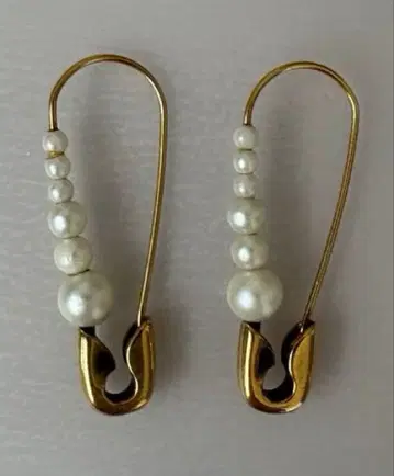 레어 MARC JACOBS 펄 장식 안전핀 귀걸이