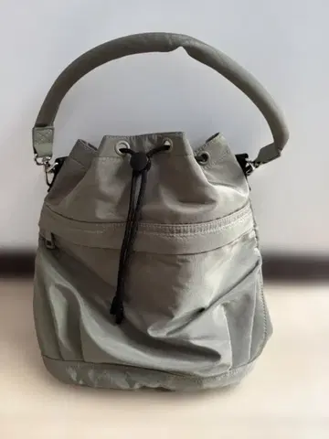 그레이 드로우 스트링 숄더백