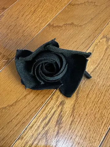 블랙 장미 브로치, 코사지 yoshie inaba