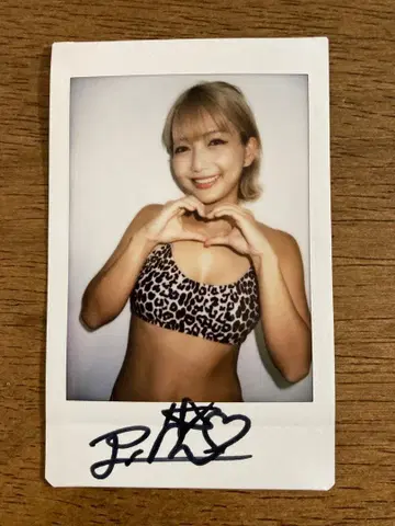 호시노 리코 친필 사인 폴라로이드 1