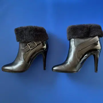 [ 미사용품 ] 퍼 달린 블랙 가죽 힐 부츠 23cm